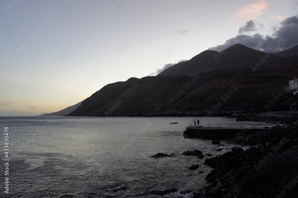 A quiet evening on the shores of the distant island of El Hierro.