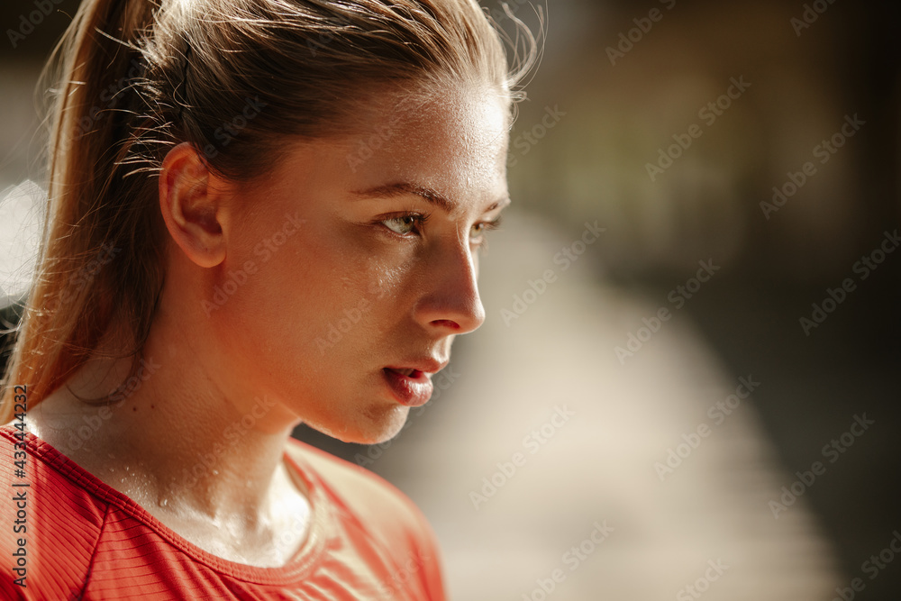 Close up photo of athletic blonde woman sweating taking a break from workout. - obrazy, fototapety, plakaty 