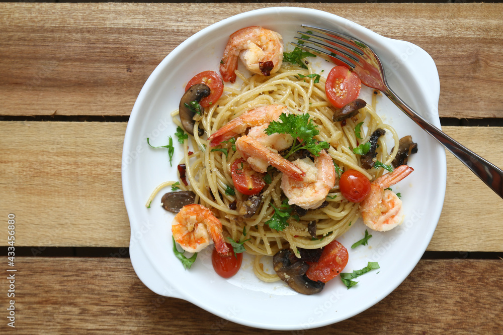 Shrimp spaghetti aglio olio