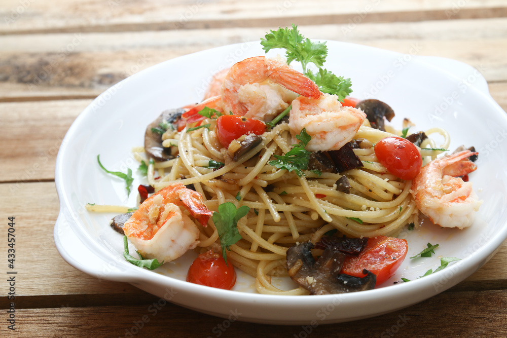 Shrimp spaghetti aglio olio