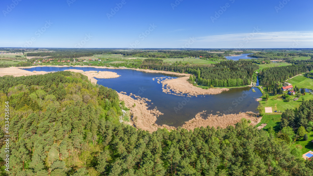 Jezioro Bogdańskie k/Olsztyna na Warmii w północno-wschodniej Polsce