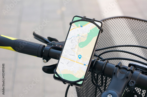 Fotografie mobile phone with navigation on the screen on the bicycle