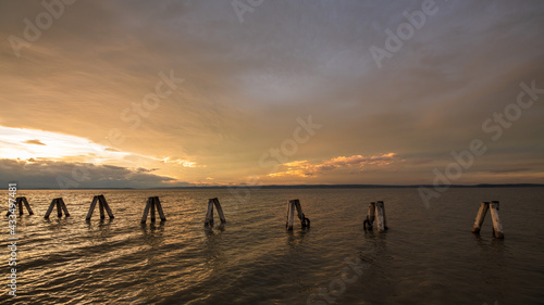Wallpaper Mural Sonnenuntergang am Neusiedler See im Burgenland, Österreich Torontodigital.ca
