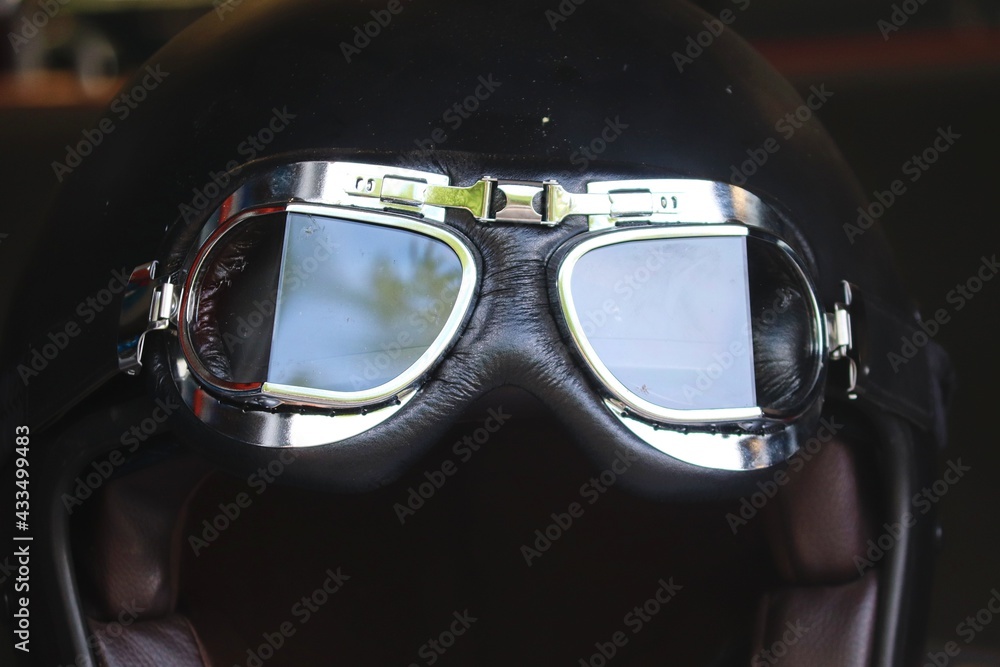 Motorradbrille mit Schutzgläsern
