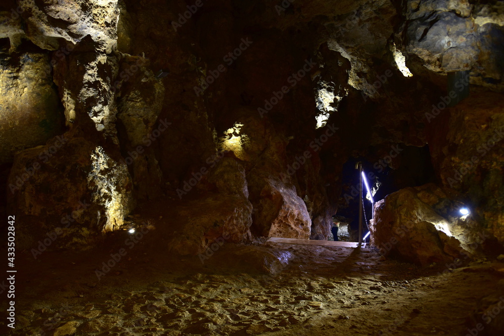 Jaskinia Smocza Jama pod wzgórzem Wawelskim w Krakowie