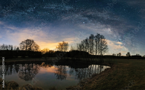 Landschaft mit Milchstraße - Milky Way