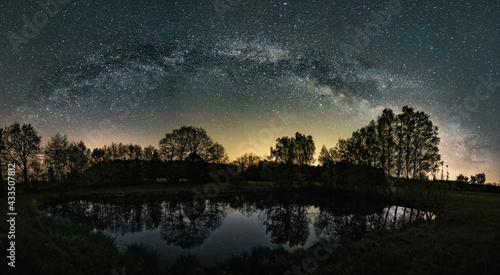 Landschaft mit Milchstraße - Milky Way