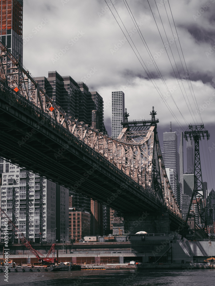 Obraz premium city bridge and city skyline