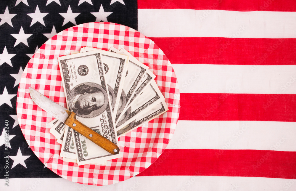 Obraz premium plate with american money on the usa flag