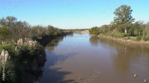 Rio caudaloso