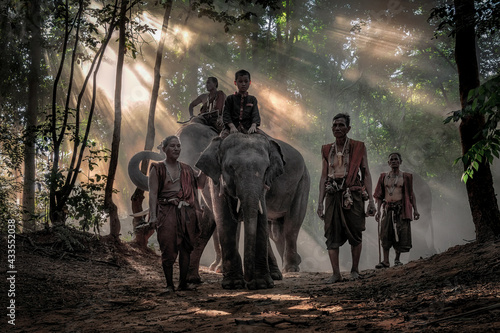 Fotografie Lifestyle images of the mahouts (elephant keeper) group in the Surin province in Thailand