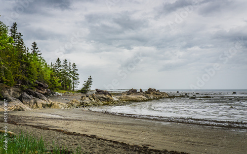 Fototapeta Naklejka Na Ścianę i Meble -  Low tide at Parc National du Bic near Rimouski in Bas St Laurent (Quebec, Canada) on a rainy and moody day