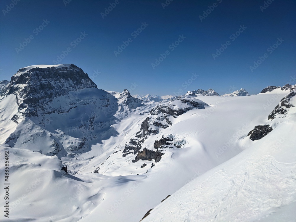 Obraz premium winter panorama picture from the mountain gemsairenstock towards toedi with the clariden glacier. Beautiful mountains