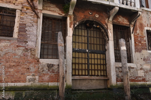 Cast iron door in Venice