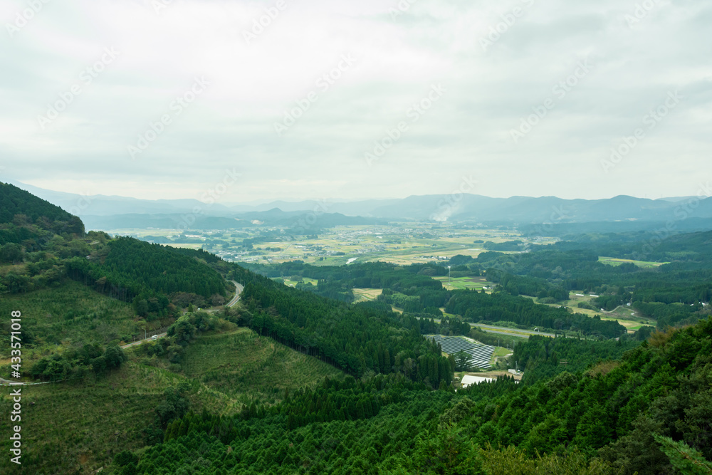 Naklejka premium 加久藤峠から見るえびの市