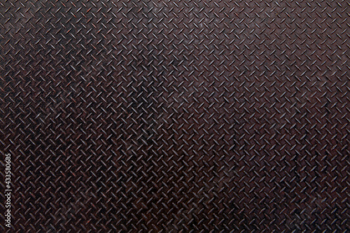 赤黒く輝くチェッカープレートの鋼板