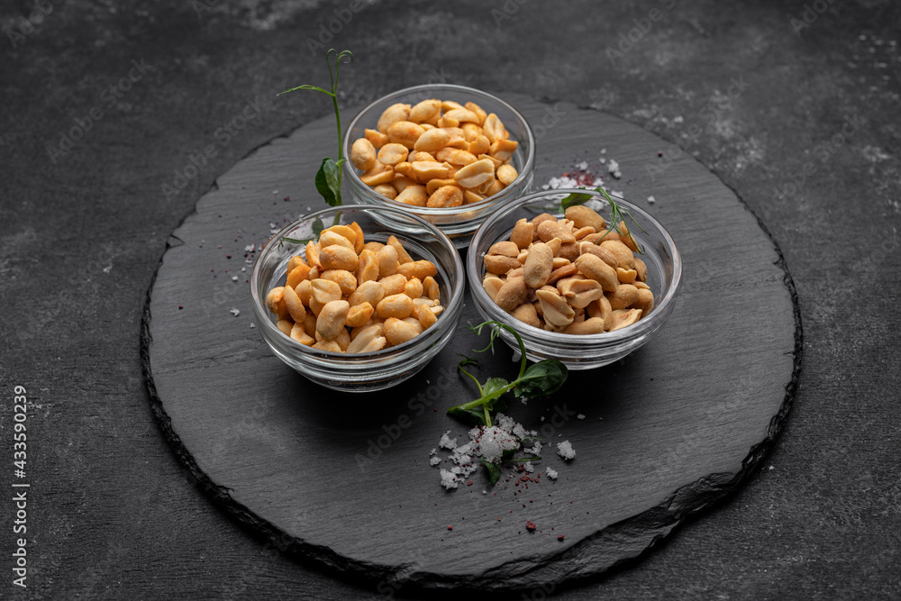 Fototapeta premium Roasted peanuts for beer, on a dark background