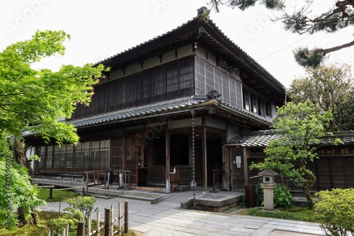 Fototapeta Naklejka Na Ścianę i Meble -  日本の古い家と庭の風景