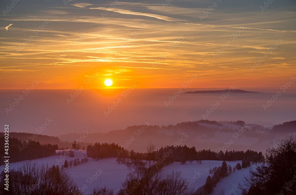 Winterlandschaft mit Sonnenuntergang im Riesengebirge, Benecko, Tschechien