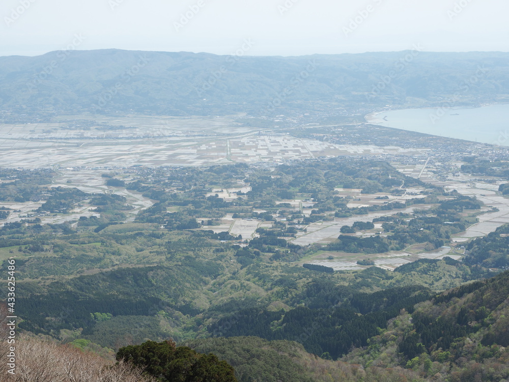 佐渡島、白雲台から見る国中平野の水田 StockFoto Adobe Stock