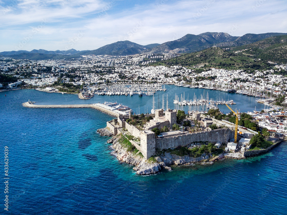 Naklejka premium Amazing panoramic view from drone of Bodrum harbour and ancient Kalesi castle