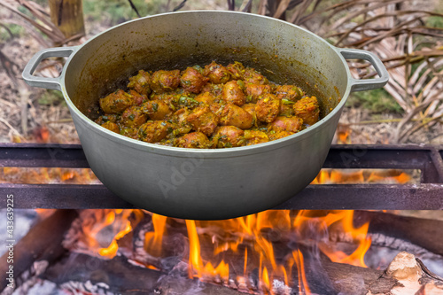 Rougail saucisses cuit au feu de bois, spécialité culinaire emblématique créole de l’île de la Réunion  photo