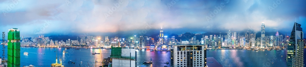 Obraz premium HONG KONG - MAY 2014: Amazing night panoramic view of Hong Kong skyline from Kowloon Tower