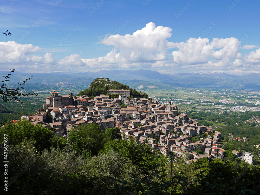 vista panoramica del caratteristico borgo di Patrica, nel lazio in Italia