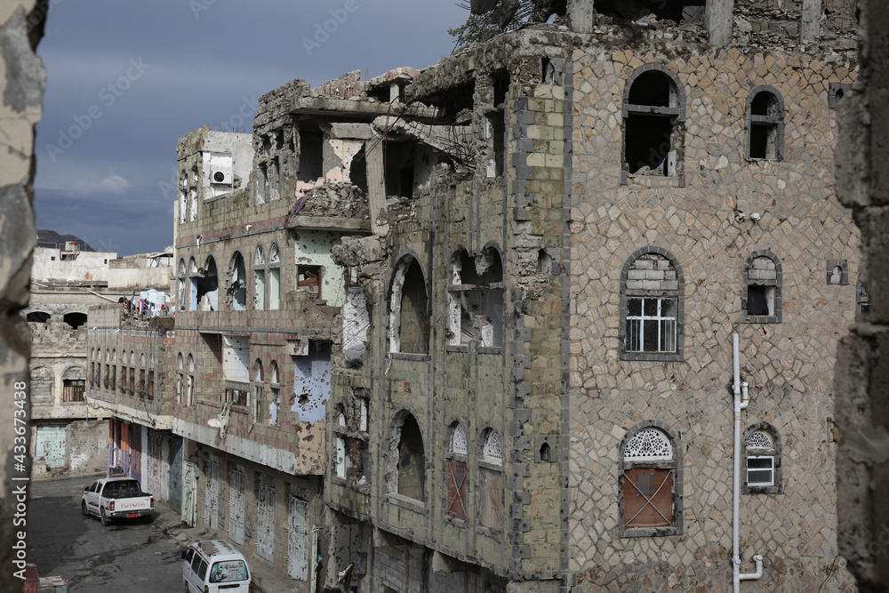  Houses destroyed due to the violent war in the city of Taiz, Yemen