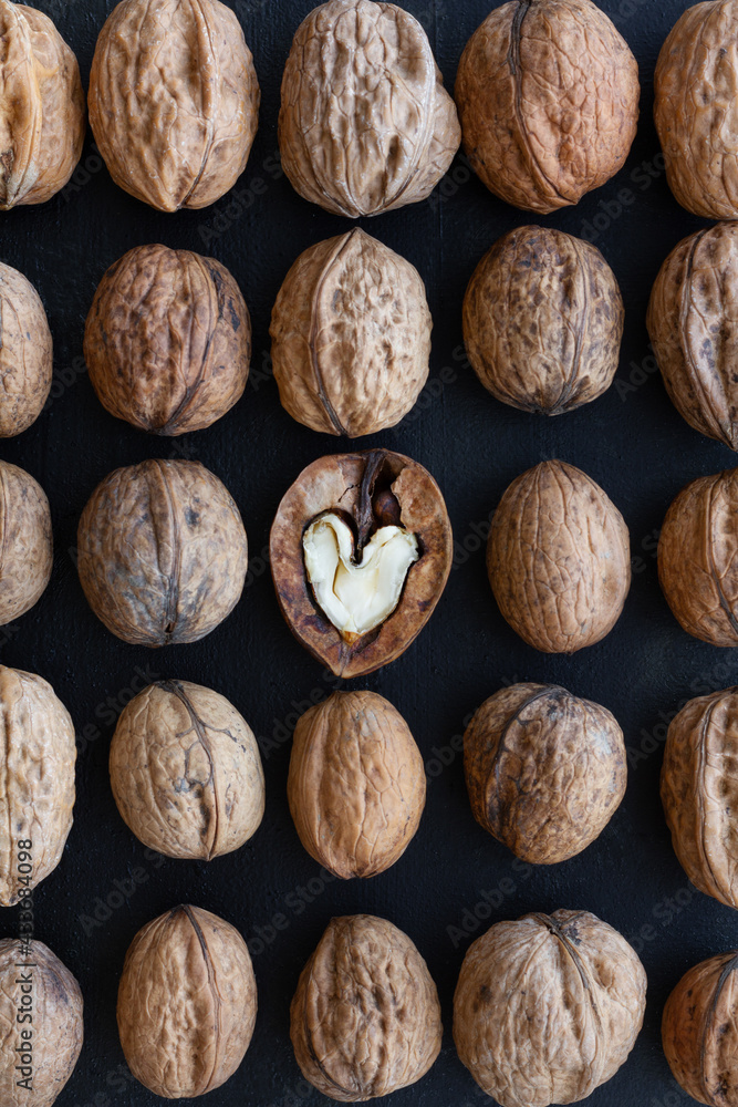 © Leire Gamboa/ADDICTIVE STOCK - Top view of textured backdrop representing heart shaped walnut center among whole nuts with uneven nutshells © Leire Gamboa/ADDICTIVE STOCK - Top view of textured backdrop representing heart shaped walnut center among whole nuts with uneven nutshells