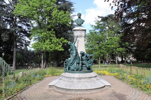 Statue de Sadi Carnot, homme d'état français, dans le parc Nelson mendela, ville de Saint Chamond, département de la Loire, France