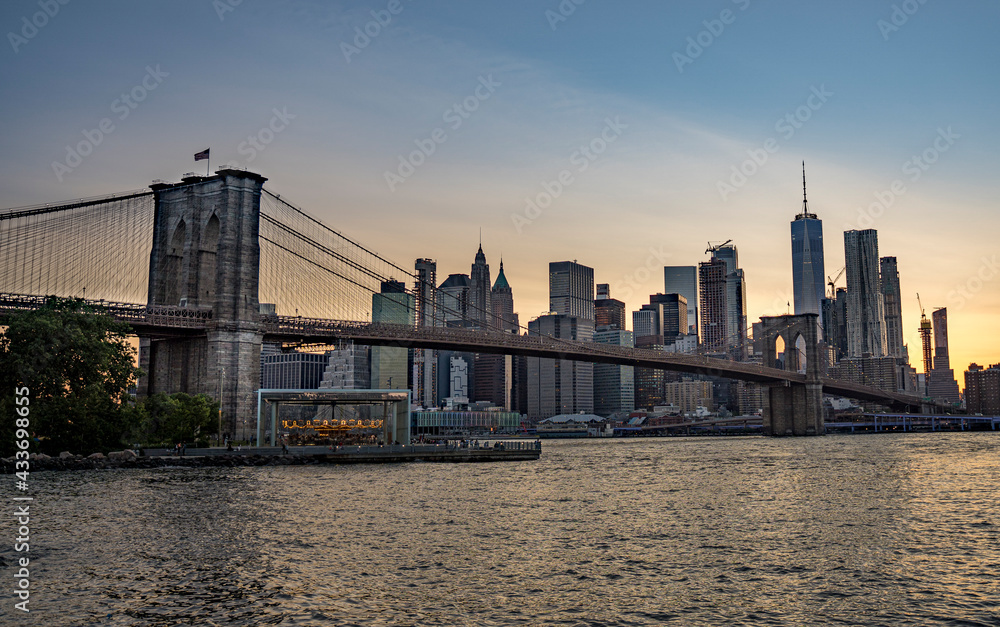 Fototapeta premium Sonnenuntergang in New York City 