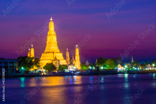 BANGKOK, THAILAND, 8 JANUARY 2020: the Temple of wat Arun at twilight © Stefano Zaccaria