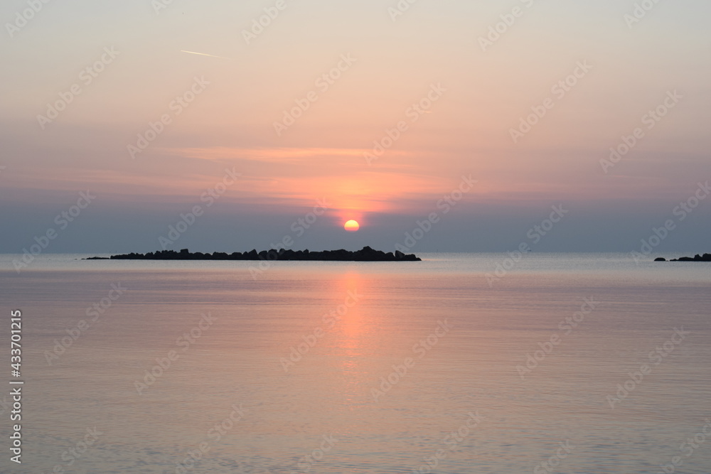 Sonnenuntergang am Meer in Italien