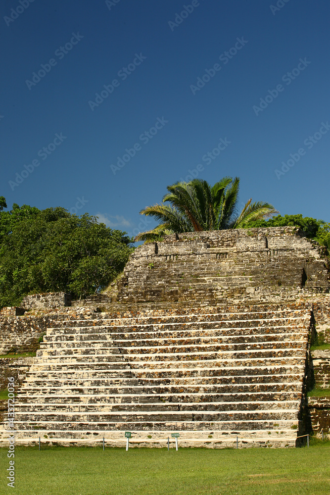 Obraz premium Mayan ruins at Belize