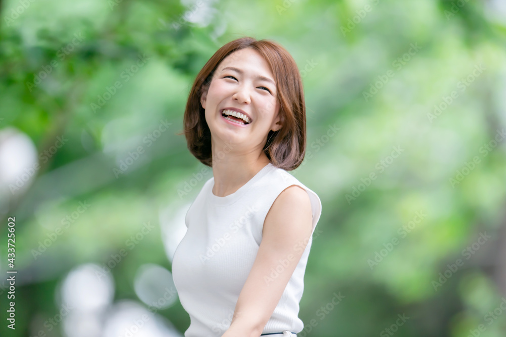 女性・新緑 女性・新緑