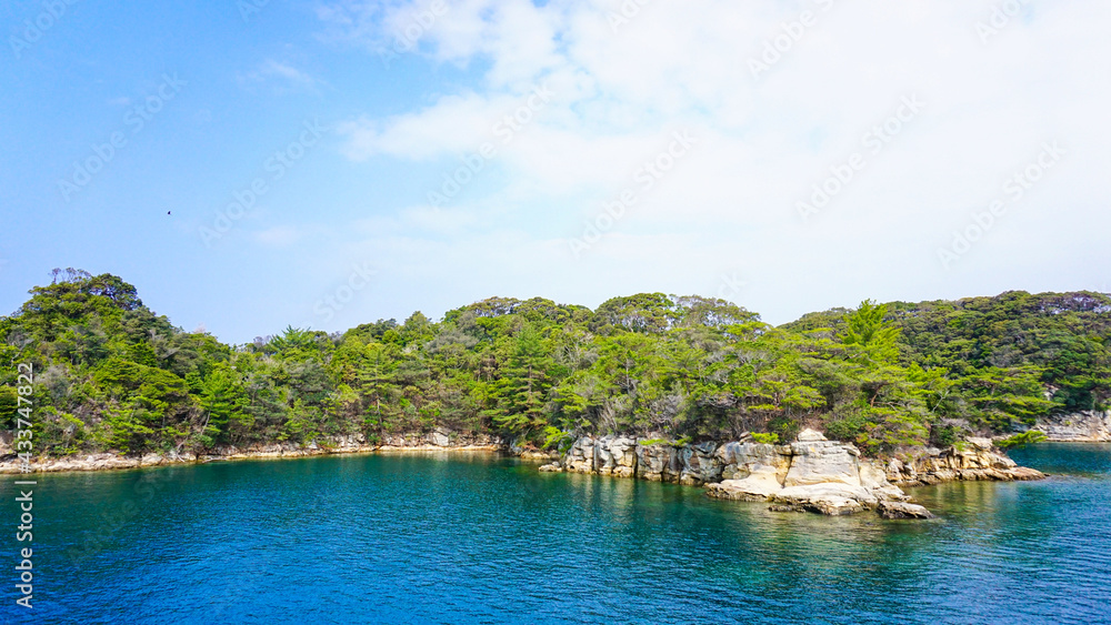 九十九島の遊覧船から体験できる幻想的な無人島の原生林