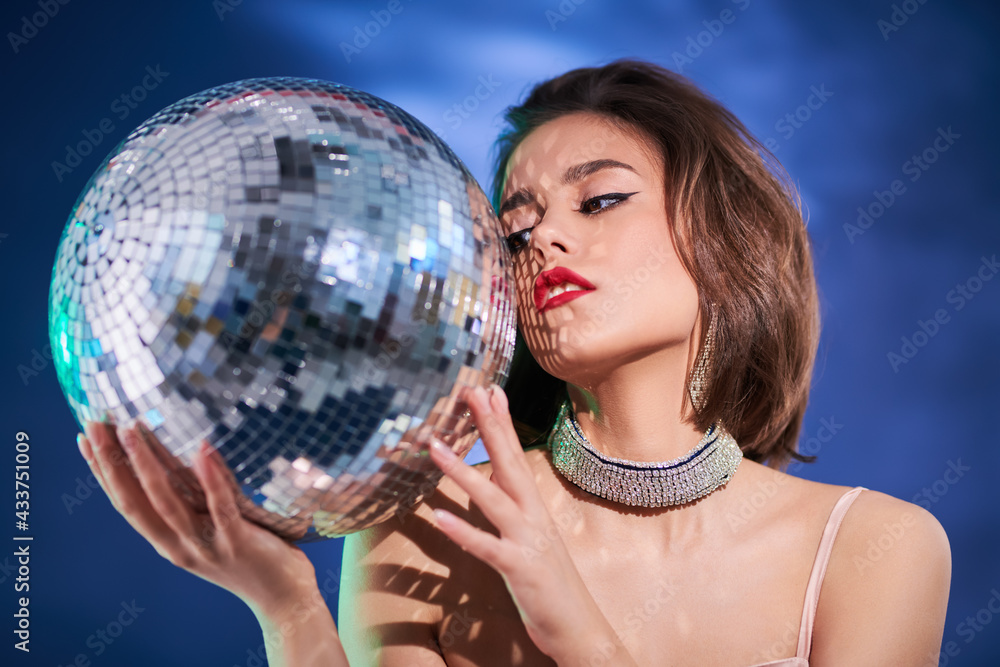 Naklejka premium singer girl with disco ball