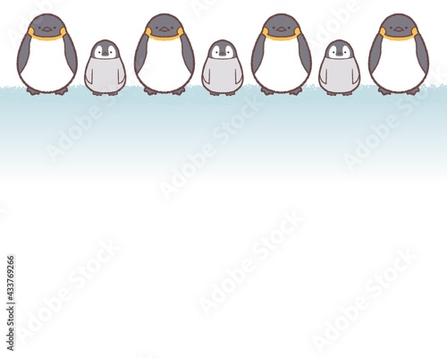 エンペラーペンギン親子交互の氷上フレーム photo