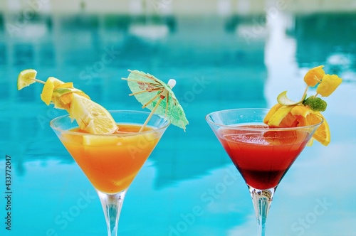 cocktail in piscina photo