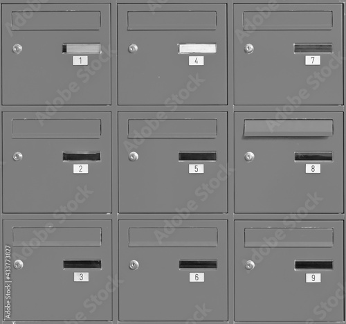 Boîtes aux lettres grises