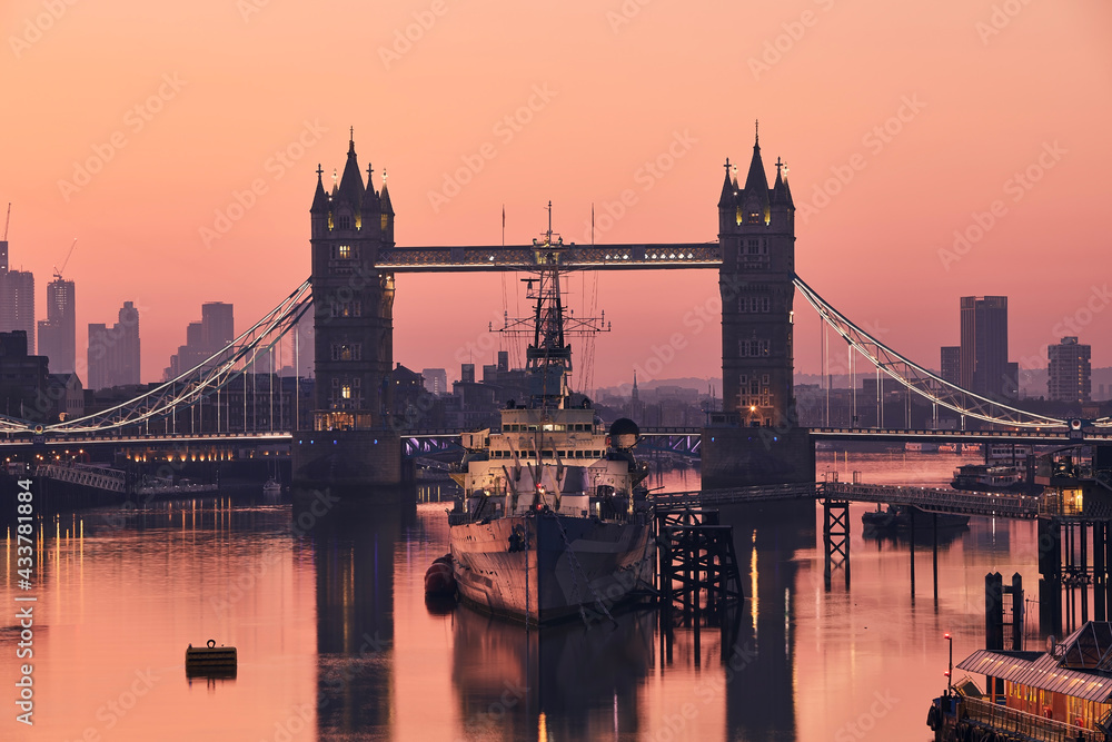 Naklejka premium View of Tower Bridge against skyscrapers. Urban skyline of London at morning light, United Kingdom..