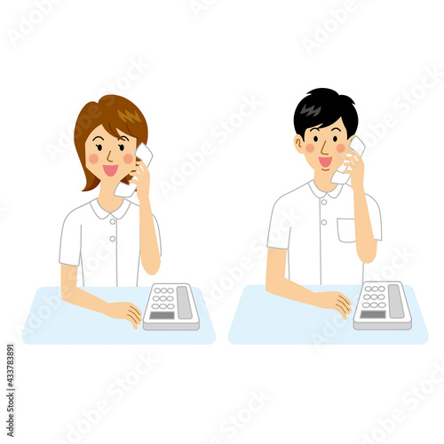 電話をとる看護師の男女