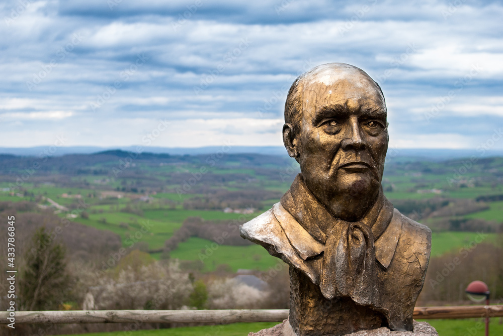 Fototapeta premium Statue François Mitterand Château Chinon