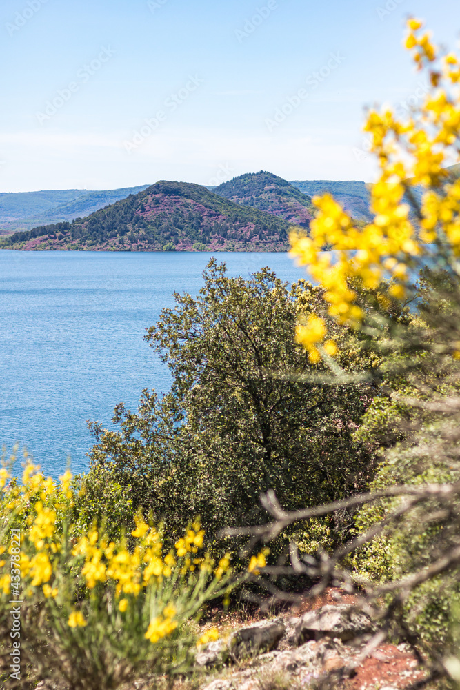 Obraz premium Paysage du Lac du Salagou (Occitanie, France)