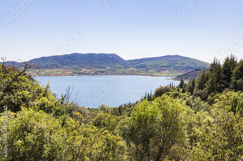 Paysage du Lac du Salagou (Occitanie, France) © Ldgfr Photos