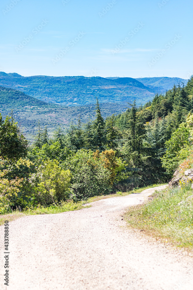 Fototapeta premium Paysage du Lac du Salagou (Occitanie, France)