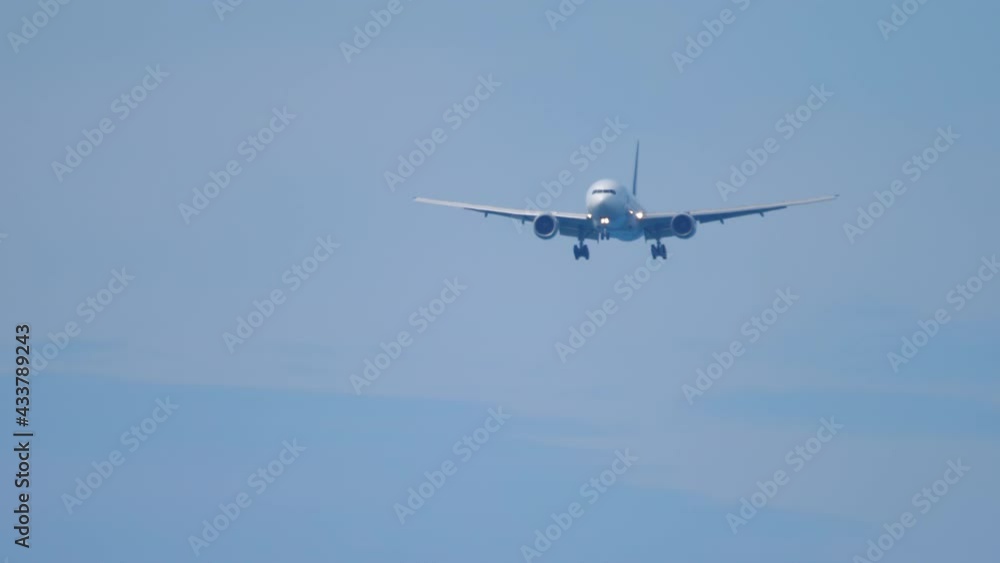 Airliner descends for landing Airliner descends for landing