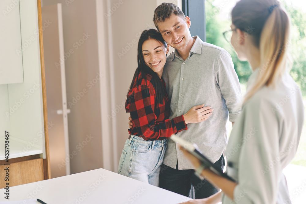 Fototapeta premium Family couple successfully concluded apartment rental deal 