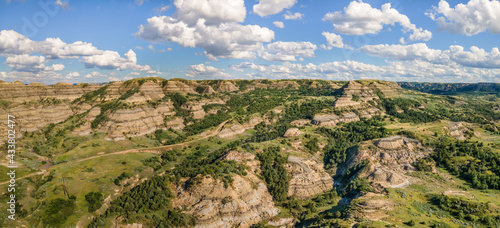 Картината върху платно Maah Daah Hey Trail Views from south of the Little Missouri River in the Theodor